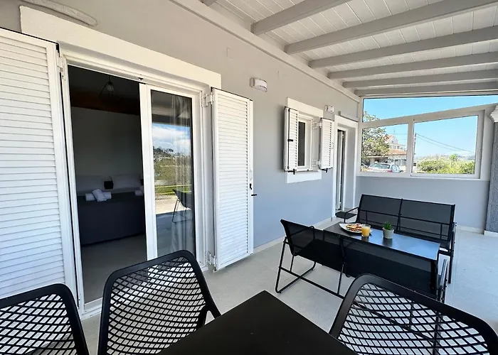 Nisos Family House